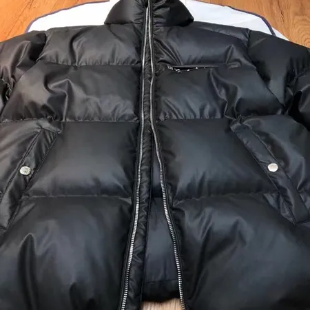 プラダ ダウンジャケット