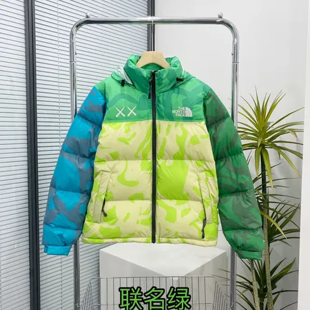 カウズ ダウンジャケット