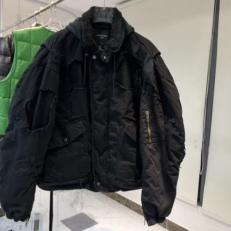 バレンシアガ ダウンジャケット