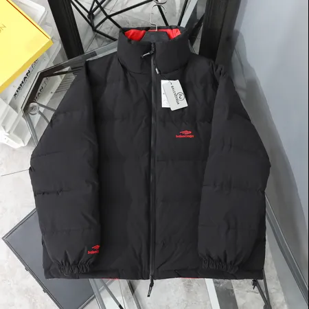 バレンシアガ ダウンジャケット