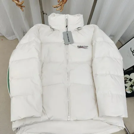 バレンシアガ ダウンジャケット