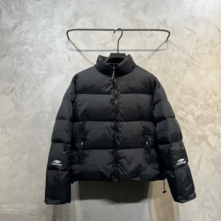 バレンシアガ ダウンジャケット
