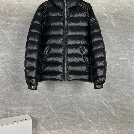 プラダ ダウンジャケット