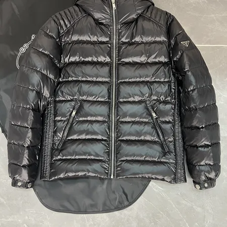 プラダ ダウンジャケット
