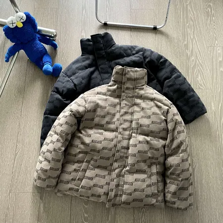 バレンシアガ ダウンジャケット