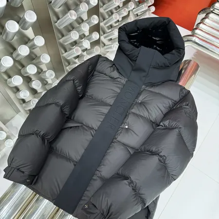 モンクレール ダウンジャケット