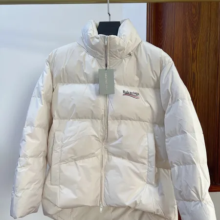 バレンシアガ ダウンジャケット