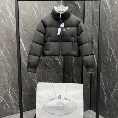 プラダ ダウンジャケット