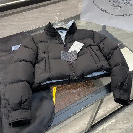 プラダ ダウンジャケット