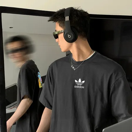 アディダス Tシャツ