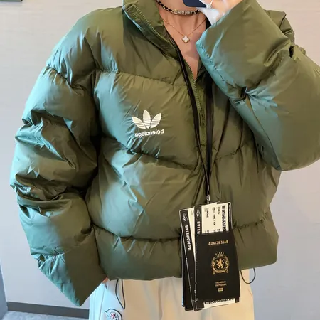 バレンシアガ ダウンジャケット