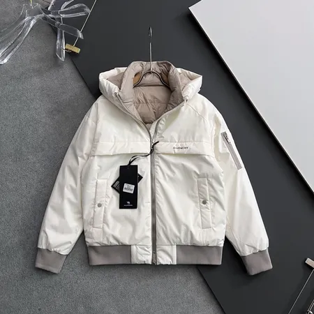 ジバンシィ ダウンジャケット