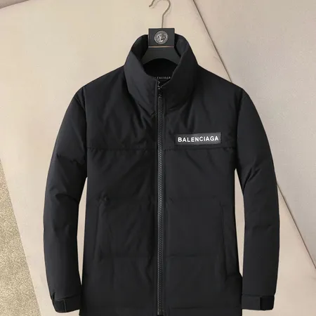 バレンシアガ ダウンジャケット