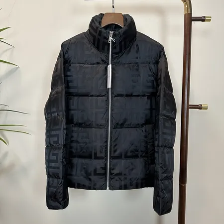 ジバンシィ ダウンジャケット