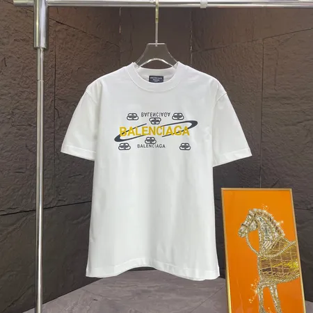 バレンシアガ Tシャツ