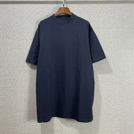 バレンシアガ Tシャツ