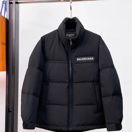 バレンシアガ ダウンジャケット