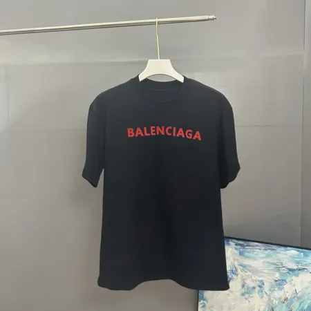 バレンシアガ Tシャツ