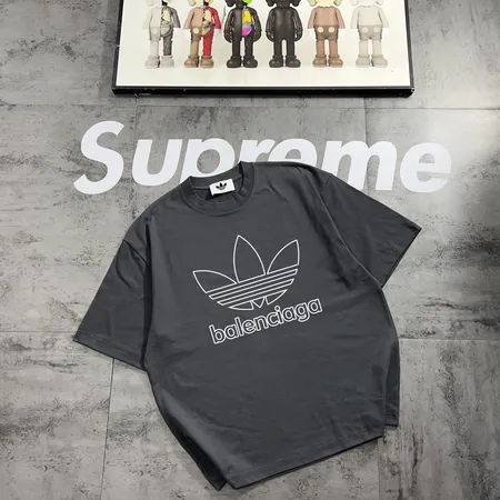 アディダス Tシャツ