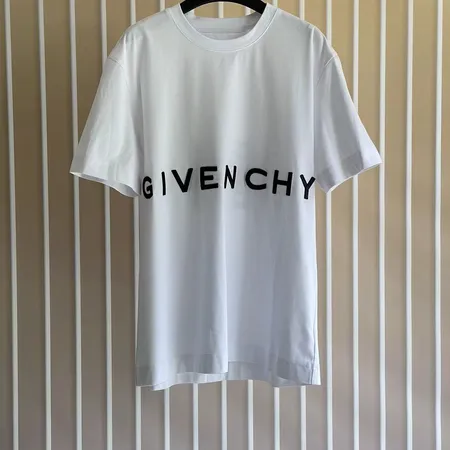 ジバンシィ Tシャツ