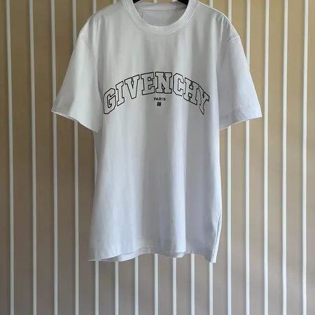 ジバンシィ Tシャツ