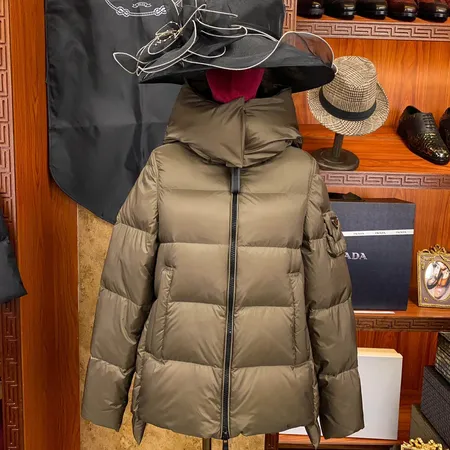プラダ ダウンジャケット