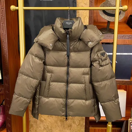 プラダ ダウンジャケット