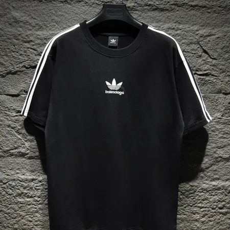 アディダス Tシャツ