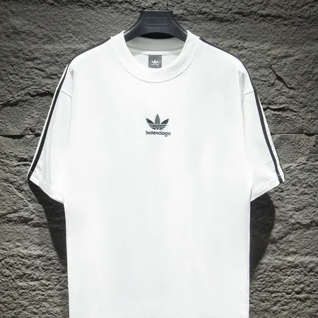 アディダス Tシャツ