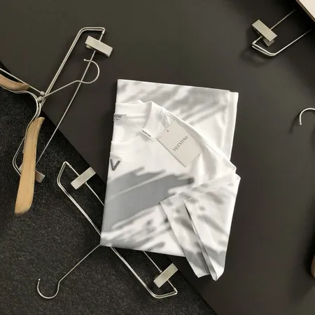 ヴァレンティノ Tシャツ