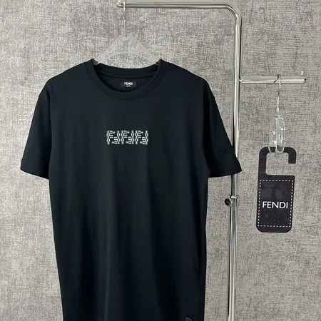 フェンディ Tシャツ