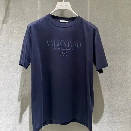 ヴァレンティノ Tシャツ
