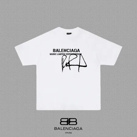 バレンシアガ Tシャツ