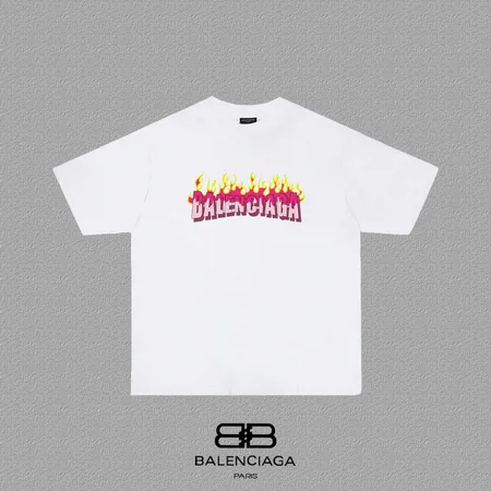 バレンシアガ Tシャツ
