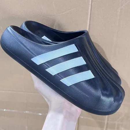 アディダス スリッパ