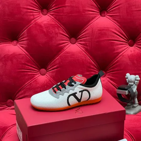ヴァレンティノ スニーカー