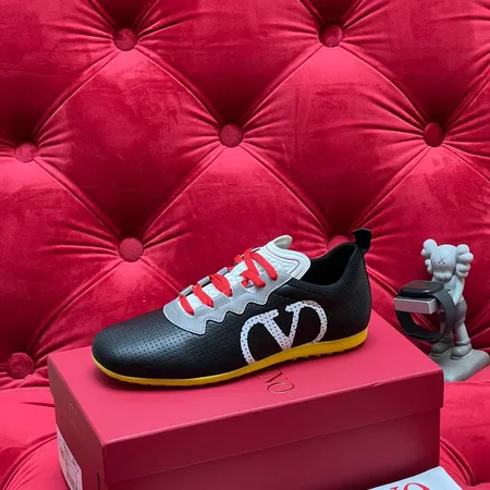 ヴァレンティノ スニーカー