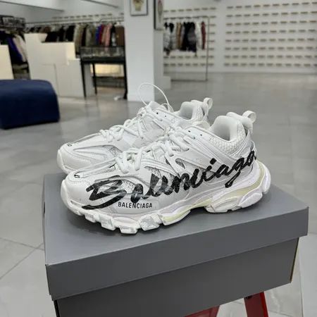 バレンシアガ スニーカー