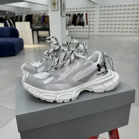 バレンシアガ スニーカー