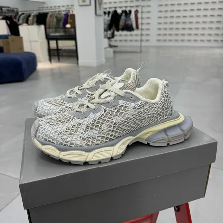 バレンシアガ スニーカー