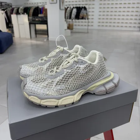 バレンシアガ スニーカー