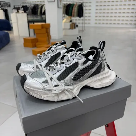 バレンシアガ スニーカー