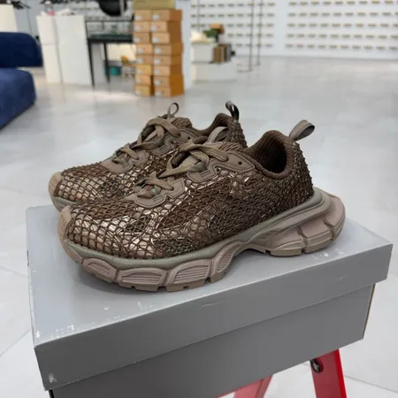 バレンシアガ スニーカー