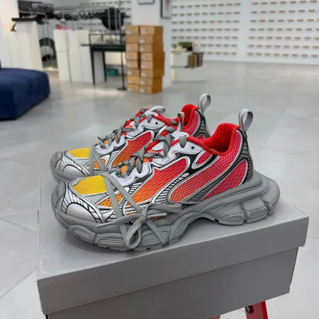 バレンシアガ スニーカー