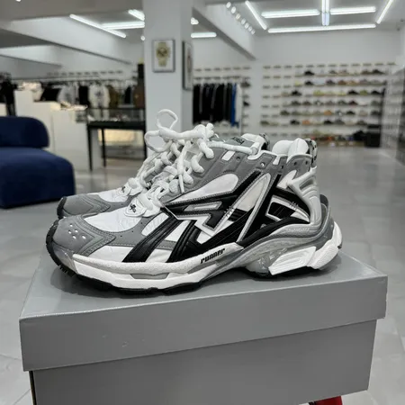 バレンシアガ スニーカー