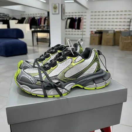 バレンシアガ スニーカー