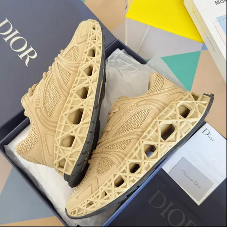 カウズ スニーカー