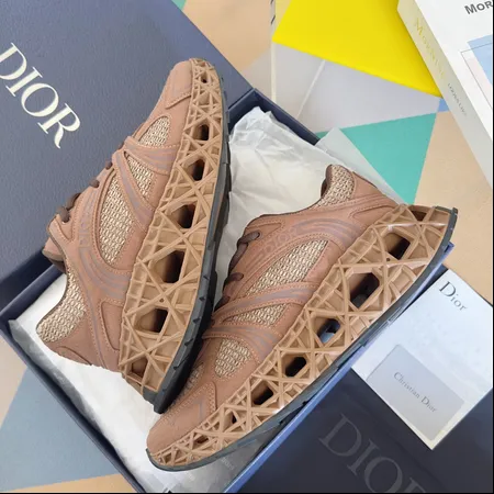 カウズ スニーカー