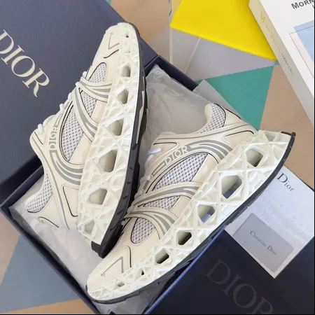 カウズ スニーカー