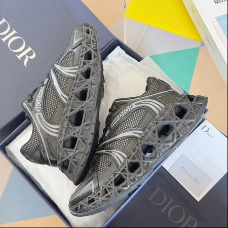 カウズ スニーカー